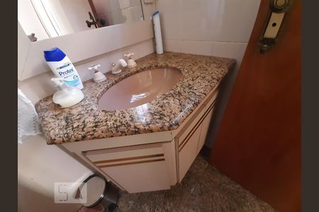 Casa à venda com 440m², 5 quartos e 2 vagas Casa à venda com 440m², 5 quartos e 2 vagasBanheiro do Quarto 4