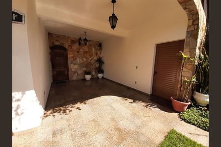 Casa à venda com 440m², 5 quartos e 2 vagas Casa à venda com 440m², 5 quartos e 2 vagasGaragem