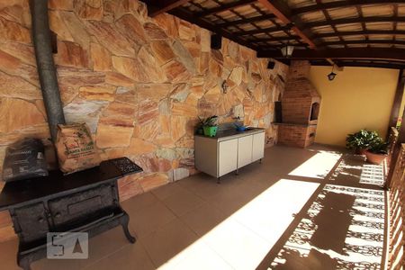 Casa à venda com 440m², 5 quartos e 2 vagas Casa à venda com 440m², 5 quartos e 2 vagasÁrea Gourmet / Casa anexa