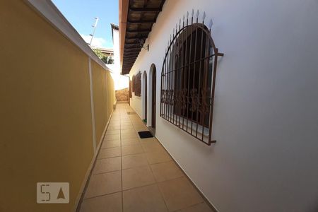 Casa à venda com 440m², 5 quartos e 2 vagas Casa à venda com 440m², 5 quartos e 2 vagasvaranda
