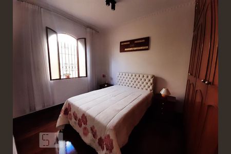 Casa à venda com 440m², 5 quartos e 2 vagas Casa à venda com 440m², 5 quartos e 2 vagasQuarto 4 - Suíte