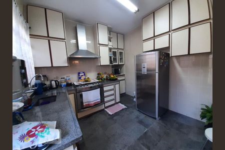 Casa à venda com 440m², 5 quartos e 2 vagas Casa à venda com 440m², 5 quartos e 2 vagasCozinha