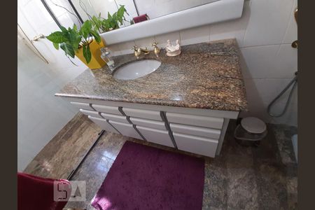 Casa à venda com 440m², 5 quartos e 2 vagas Casa à venda com 440m², 5 quartos e 2 vagasBanheiro 2