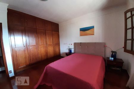 Casa à venda com 440m², 5 quartos e 2 vagas Casa à venda com 440m², 5 quartos e 2 vagasQuarto 1 Suite