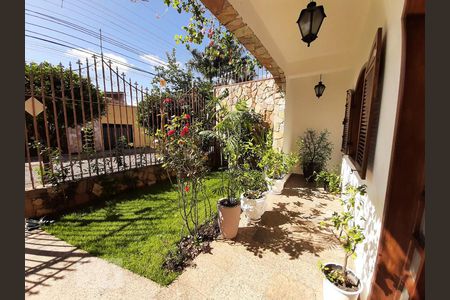 Casa à venda com 440m², 5 quartos e 2 vagas Casa à venda com 440m², 5 quartos e 2 vagasQuintal