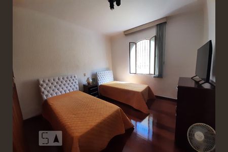 Casa à venda com 440m², 5 quartos e 2 vagas Casa à venda com 440m², 5 quartos e 2 vagasQuarto 3