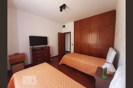 Casa à venda com 440m², 5 quartos e 2 vagas Casa à venda com 440m², 5 quartos e 2 vagasQuarto 3