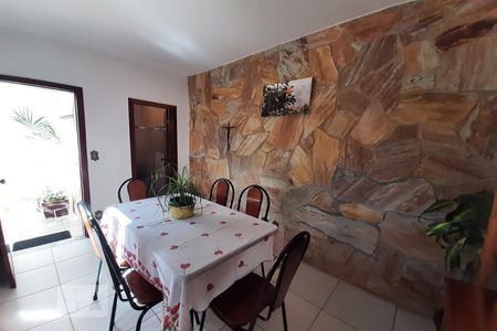 Casa à venda com 440m², 5 quartos e 2 vagas Casa à venda com 440m², 5 quartos e 2 vagasSala / Casa anexa