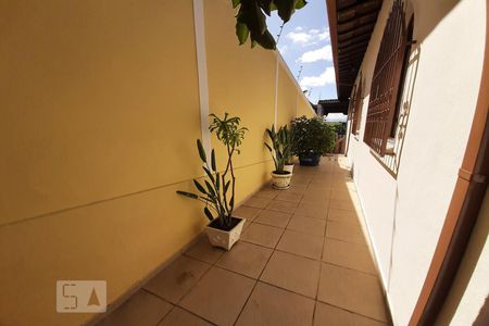 Casa à venda com 440m², 5 quartos e 2 vagas Casa à venda com 440m², 5 quartos e 2 vagasvaranda