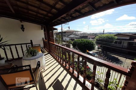 Casa à venda com 440m², 5 quartos e 2 vagas Casa à venda com 440m², 5 quartos e 2 vagasVaranda da Sala de TV