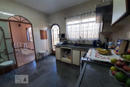 Casa à venda com 440m², 5 quartos e 2 vagas Casa à venda com 440m², 5 quartos e 2 vagasCozinha
