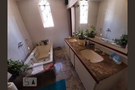 Casa à venda com 440m², 5 quartos e 2 vagas Casa à venda com 440m², 5 quartos e 2 vagasBanheiro do Quarto 1