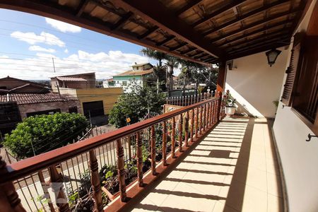 Casa à venda com 440m², 5 quartos e 2 vagas Casa à venda com 440m², 5 quartos e 2 vagasVaranda da Sala de TV