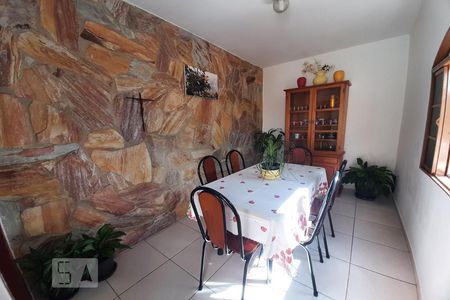 Casa à venda com 440m², 5 quartos e 2 vagas Casa à venda com 440m², 5 quartos e 2 vagasSala / Casa anexa