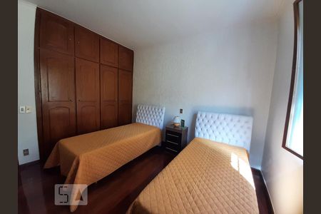 Casa à venda com 440m², 5 quartos e 2 vagas Casa à venda com 440m², 5 quartos e 2 vagasQuarto 3