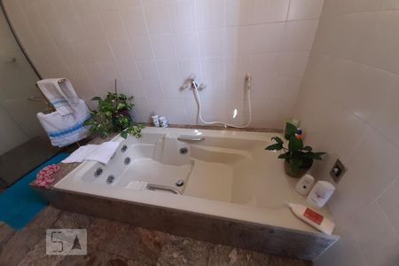 Casa à venda com 440m², 5 quartos e 2 vagas Casa à venda com 440m², 5 quartos e 2 vagasBanheiro do Quarto 1