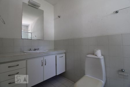 Casa à venda com 600m², 6 quartos e 1 vagaBanheiro área de serviço