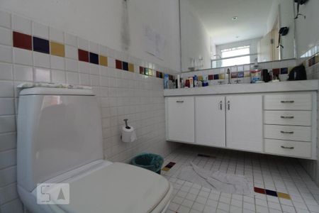 Casa à venda com 600m², 6 quartos e 1 vagaBanheiro da suíte 5