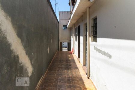 Casa à venda com 190m², 2 quartos e 2 vagas Casa à venda com 190m², 2 quartos e 2 vagasCorredor