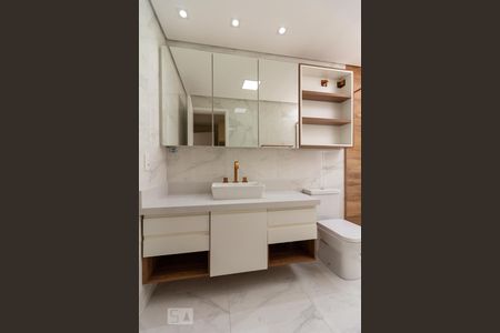 Casa à venda com 140m², 3 quartos e 2 vagas Casa à venda com 140m², 3 quartos e 2 vagasBanheiro Suíte 2