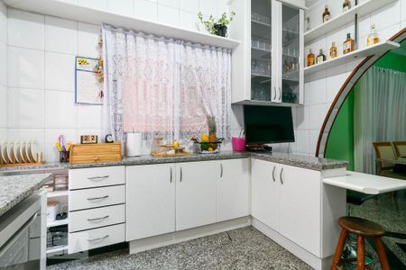 Casa à venda com 221m², 3 quartos e 2 vagasCozinha