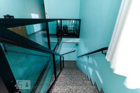 Casa à venda com 221m², 3 quartos e 2 vagasEscada