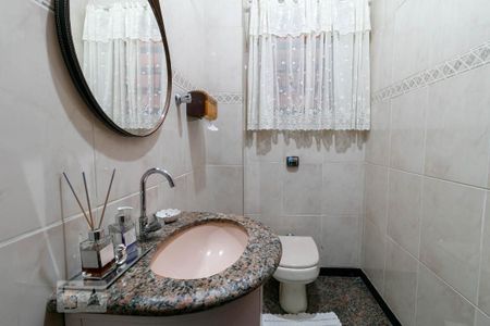 Casa à venda com 221m², 3 quartos e 2 vagasLavabo