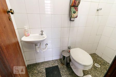 Casa à venda com 221m², 3 quartos e 2 vagasBanheiro de Serviço