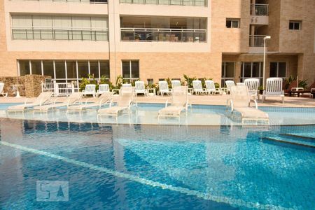 Apartamento para alugar com 160m², 3 quartos e 2 vagas Apartamento para alugar com 160m², 3 quartos e 2 vagasÁrea Comum - Piscina