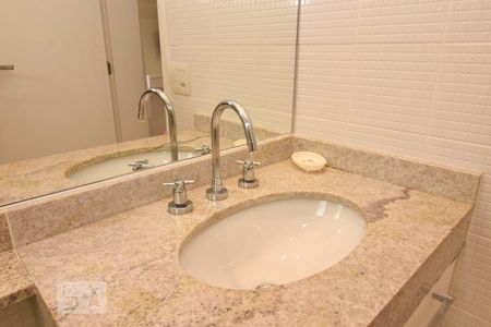 Apartamento para alugar com 160m², 3 quartos e 2 vagas Apartamento para alugar com 160m², 3 quartos e 2 vagasBanheiro da Suíte 1