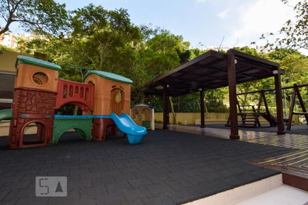 Apartamento para alugar com 160m², 3 quartos e 2 vagas Apartamento para alugar com 160m², 3 quartos e 2 vagasÁrea Comum - Playground