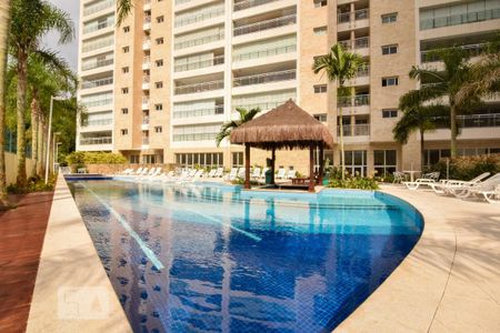 Apartamento para alugar com 160m², 3 quartos e 2 vagas Apartamento para alugar com 160m², 3 quartos e 2 vagasÁrea Comum - Piscina