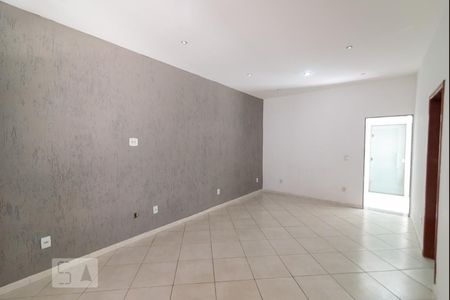 Casa para alugar com 101m², 2 quartos e sem vagaSala