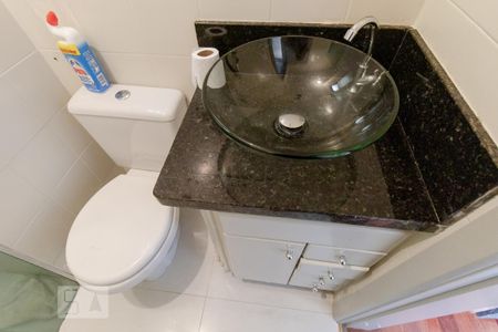 Banheiro Social de apartamento para alugar com 2 quartos, 50m² em Vila Izabel, Curitiba
