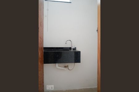 Lavabo de casa à venda com 3 quartos, 100m² em Jardim Eliane, São Paulo