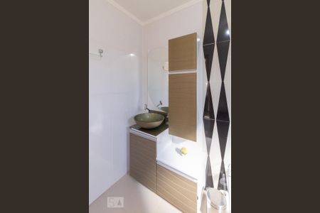 Casa de condomínio para alugar com 185m², 3 quartos e 2 vagasBanheiro do Quarto 3