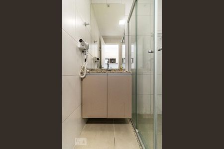 Banheiro - Armário de kitnet/studio para alugar com 1 quarto, 22m² em Centro Histórico de São Paulo, São Paulo