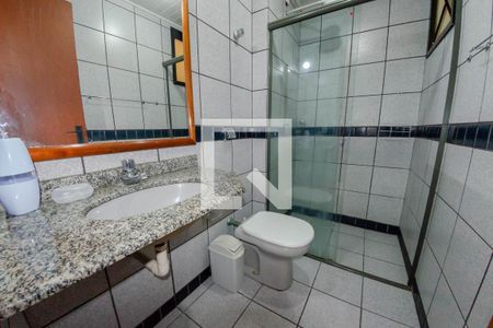 Banheiro de apartamento para alugar com 1 quarto, 56m² em Canasvieiras, Florianópolis