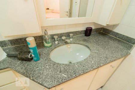 Apartamento à venda com 75m², 3 quartos e 2 vagas Apartamento à venda com 75m², 3 quartos e 2 vagasBanheiro Suíte