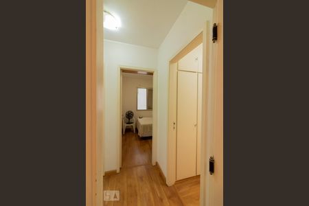 Corredor Quartos de apartamento à venda com 3 quartos, 75m² em Indianópolis, São Paulo