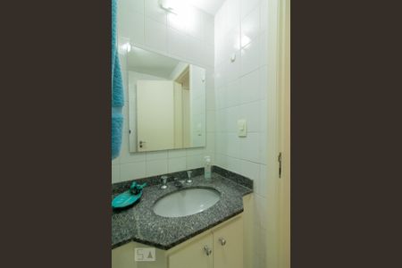 Apartamento à venda com 75m², 3 quartos e 2 vagas Apartamento à venda com 75m², 3 quartos e 2 vagasBanheiro Social