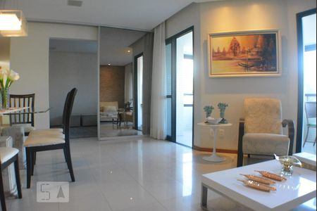 Sala com varanda de apartamento para alugar com 4 quartos, 137m² em Caminho das Árvores, Salvador