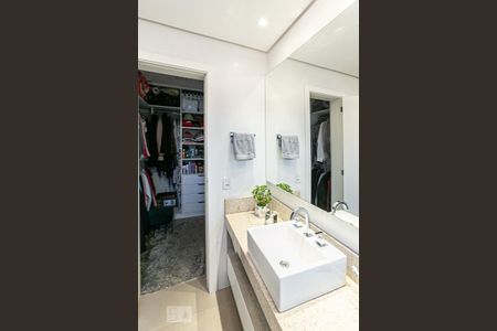 Casa de condomínio para alugar com 185m², 3 quartos e 2 vagasBanheiro do Quarto 1