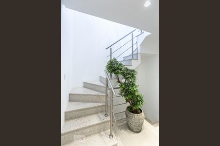 Casa de condomínio para alugar com 185m², 3 quartos e 2 vagasEscadas