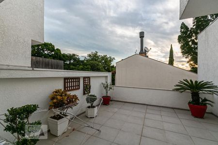 Casa de condomínio para alugar com 185m², 3 quartos e 2 vagasTerraço