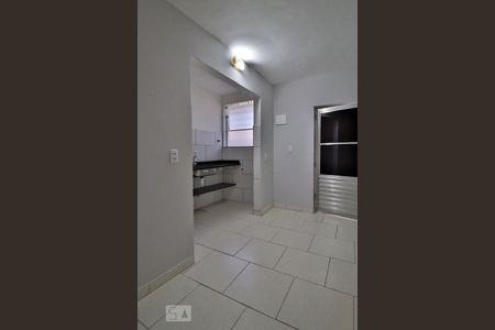 Sala/Cozinha de kitnet/studio para alugar com 1 quarto, 30m² em Santa Efigênia, Belo Horizonte