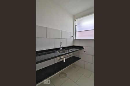 Sala/Cozinha de kitnet/studio para alugar com 1 quarto, 30m² em Santa Efigênia, Belo Horizonte