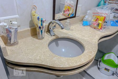 Apartamento à venda com 74m², 3 quartos e 2 vagasDetalhe Banheiro da Suite