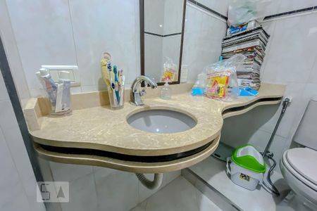 Apartamento à venda com 74m², 3 quartos e 2 vagasDetalhe Banheiro da Suite