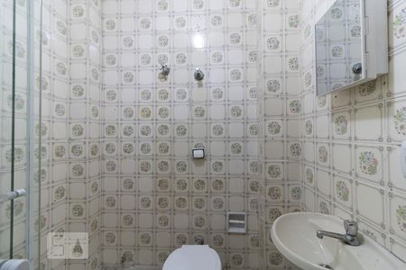 Banheiro de kitnet/studio para alugar com 1 quarto, 32m² em Liberdade, São Paulo